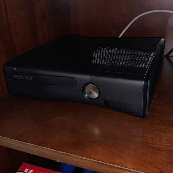Xbox 360 - Picture 1 of 4